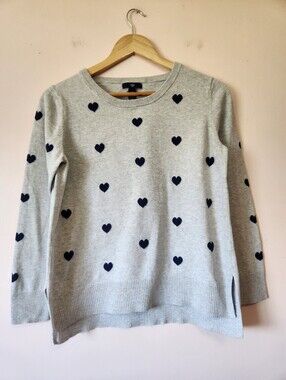 Gap Heart Print Sweater Heather Gray Navy Blue Crewneck High Low Hem Size M EUC